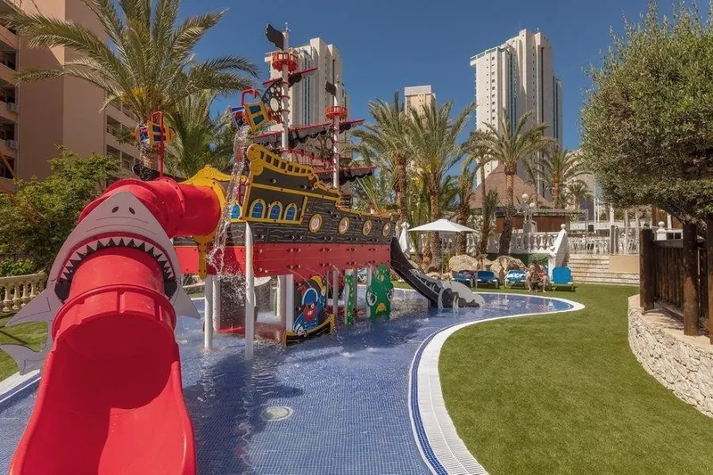 Magic Tropical Splash: The Black Pearl, Pirate ship splash zone for small children