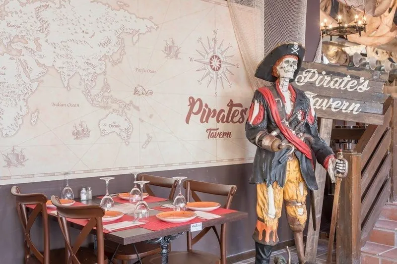 Magic Tropical Splash: Pirates Tavern, The themed à la carte tavern
