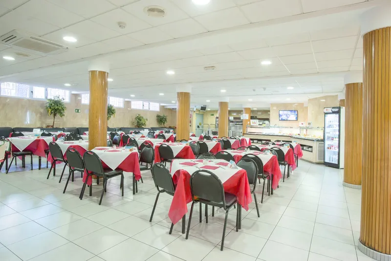 Magic Villa: Buffet restaurant, Dining room with red tablecloths and buffet counters