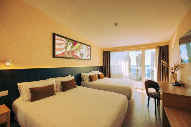 Marina Resort: Twin room, Twin room with a desk and balcony doors
