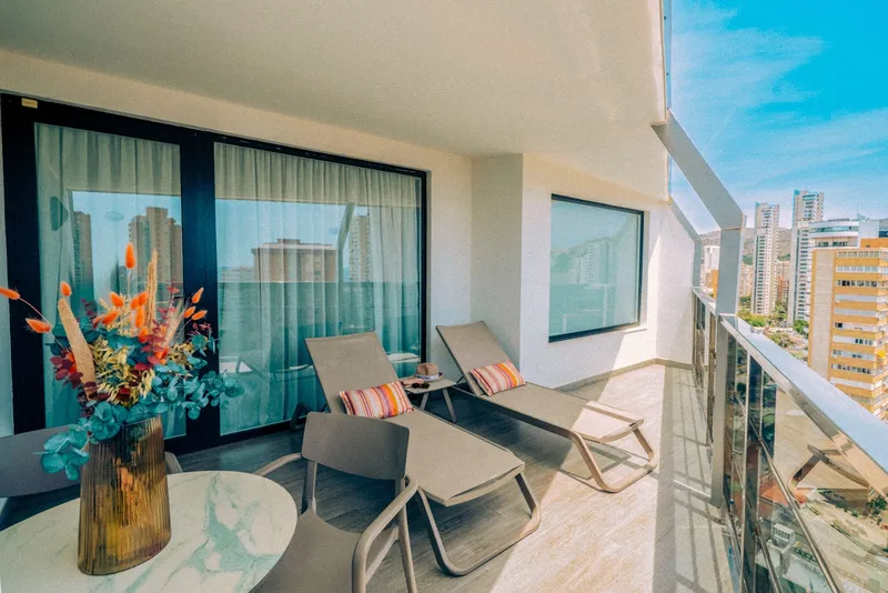 Marina Resort: Balcony, Balcony with two loungers and city views