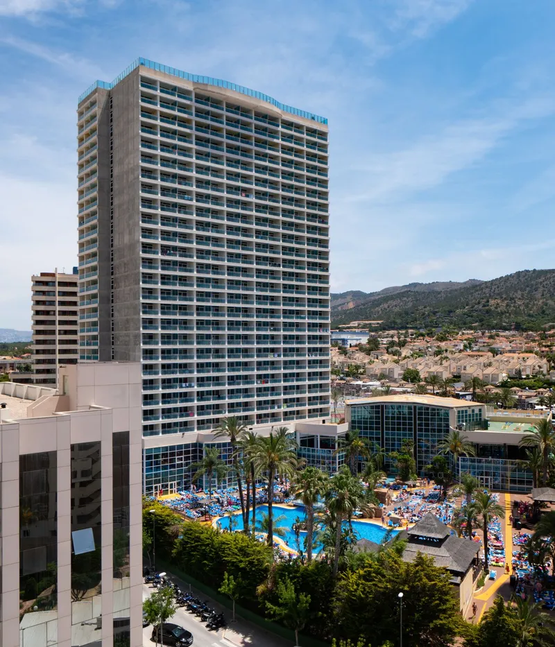Flamingo Oasis: The hotel, Hotel tower rising above the pool gardens