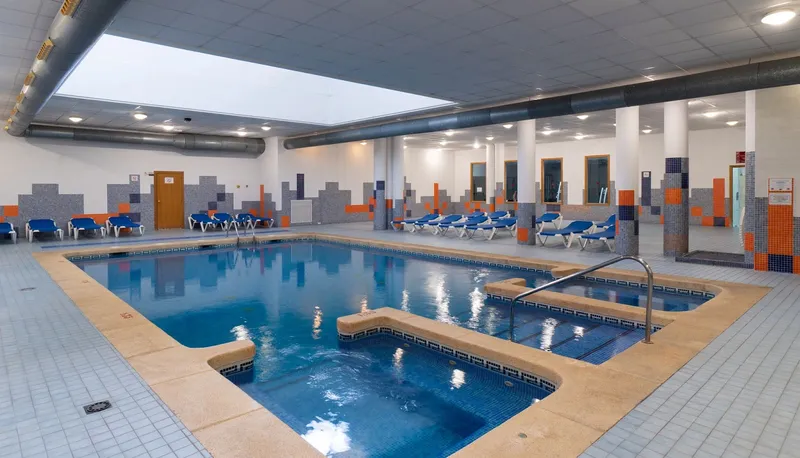Flamingo Oasis: Indoor pool, Covered pool with loungers around the edge