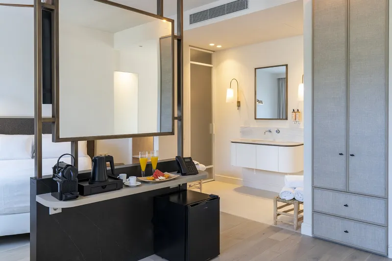 Mercure: Room detail, Desk with coffee machine and juice by the bathroom