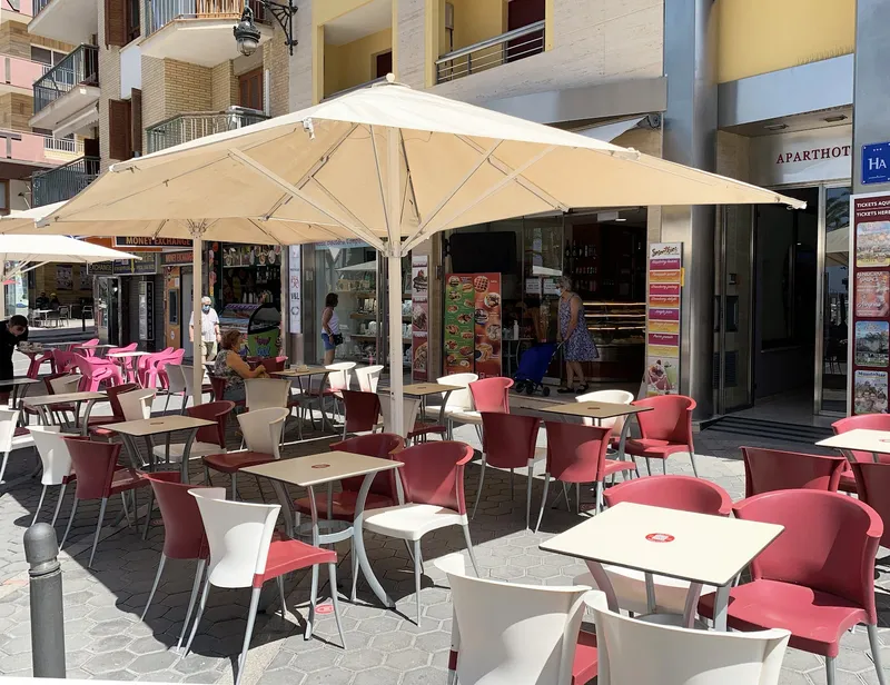 Milord's: Street terrace, Pavement café tables under a large parasol by the entrance