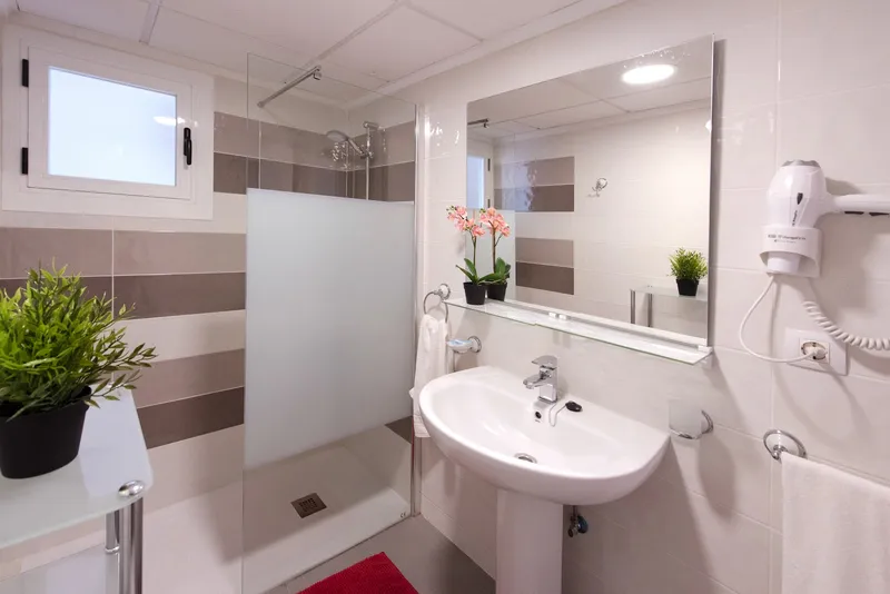Pretty Payma: Bathroom, Basin, mirror and shower area