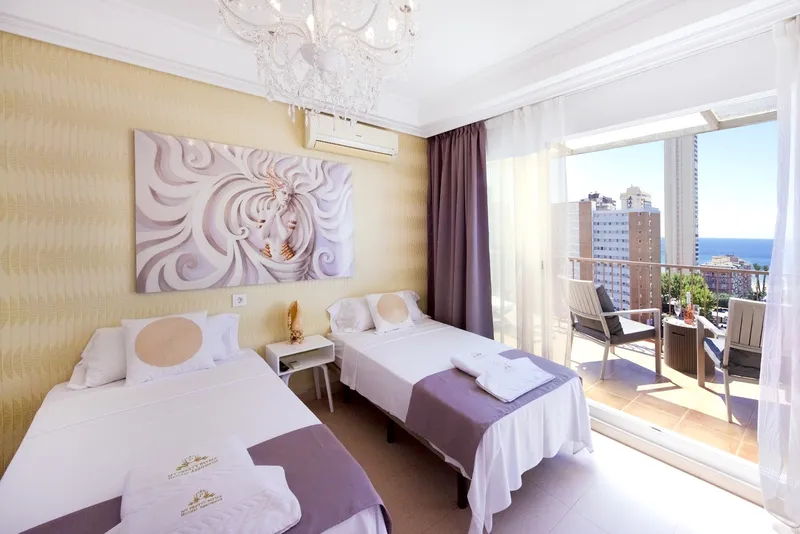 Pretty Payma: Twin room, Two beds with balcony and sea glimpse
