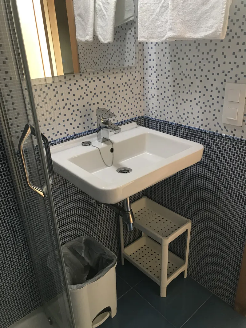 Palm Court: Bathroom, Basin with mirror and blue mosaic tiles