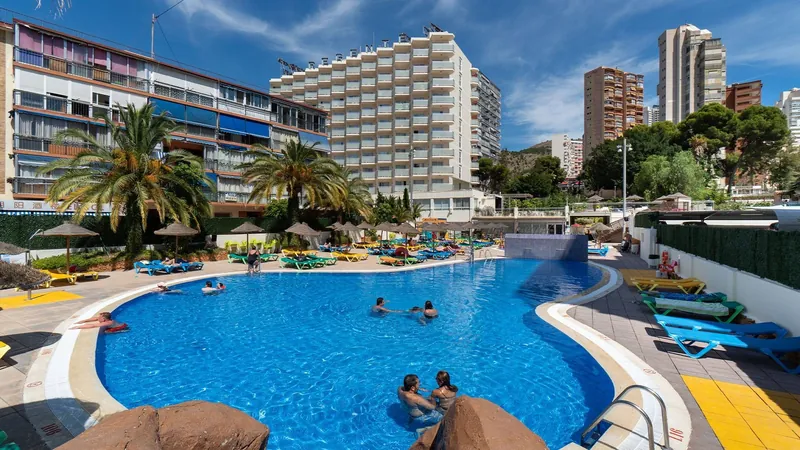 Hotel Regente: The pool, Pool with the hotel block behind