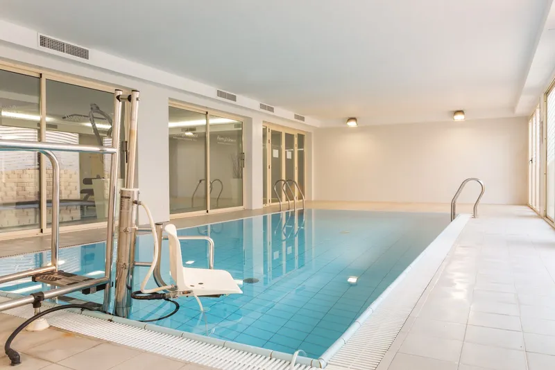 Benidorm Poniente: Indoor pool, Indoor pool with hoist chair and handrails