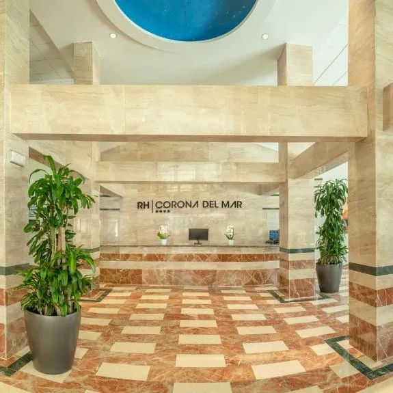 Corona del Mar: Lobby, Marble lobby with plants and the reception desk