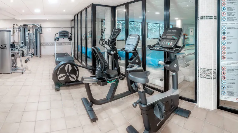 Corona del Mar: Gym, Exercise bikes, cross-trainer and weights machines