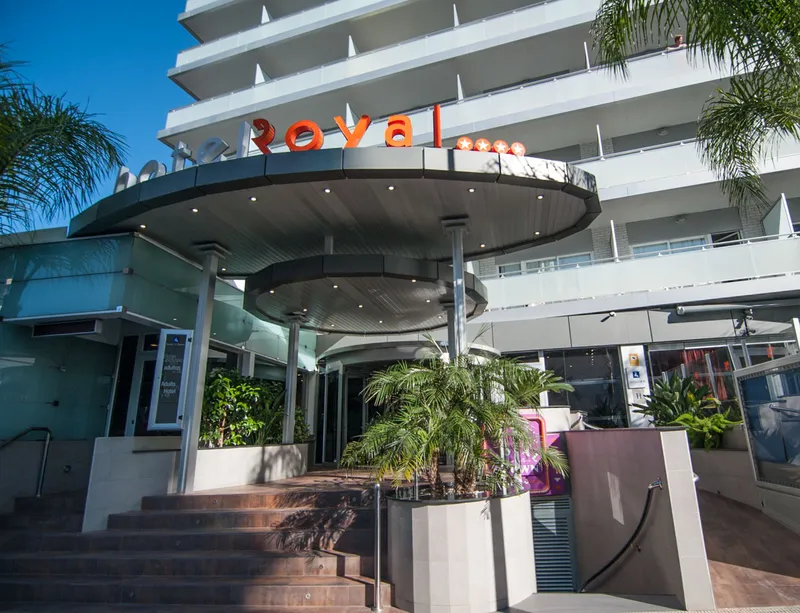RH Royal: Entrance, Entrance canopy with Royal sign and palms