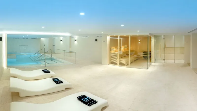 RH Victoria: Spa, Spa loungers beside an indoor pool and sauna