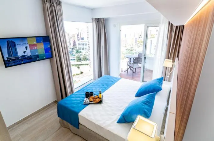 Superior suite with sea-view balcony