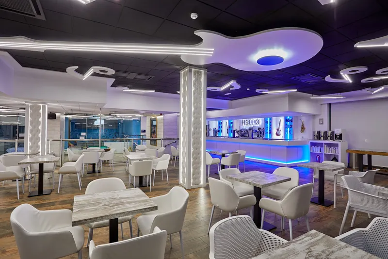Sandos Suites: Bar, Café tables and lit bar counter