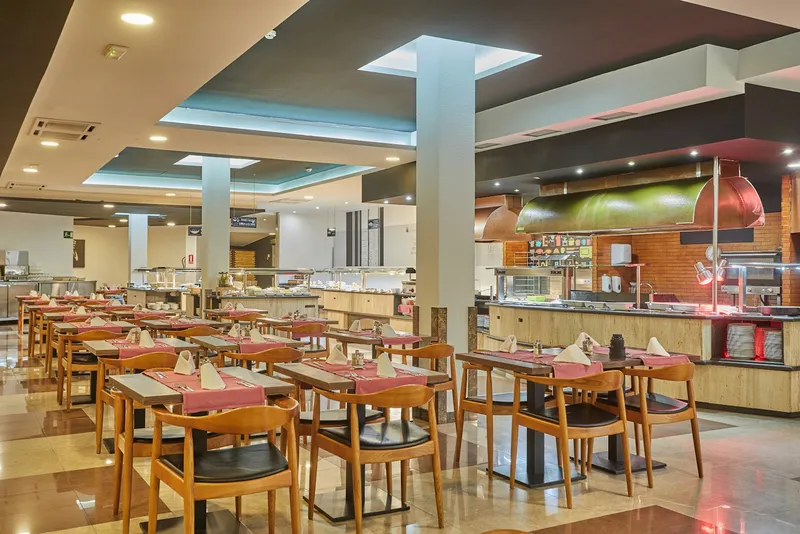 Sandos Suites: Restaurant, Dining tables beside buffet counters
