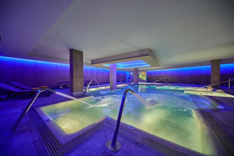 Sandos Monaco: Spa pool, Indoor spa pool with jets, lit in blue
