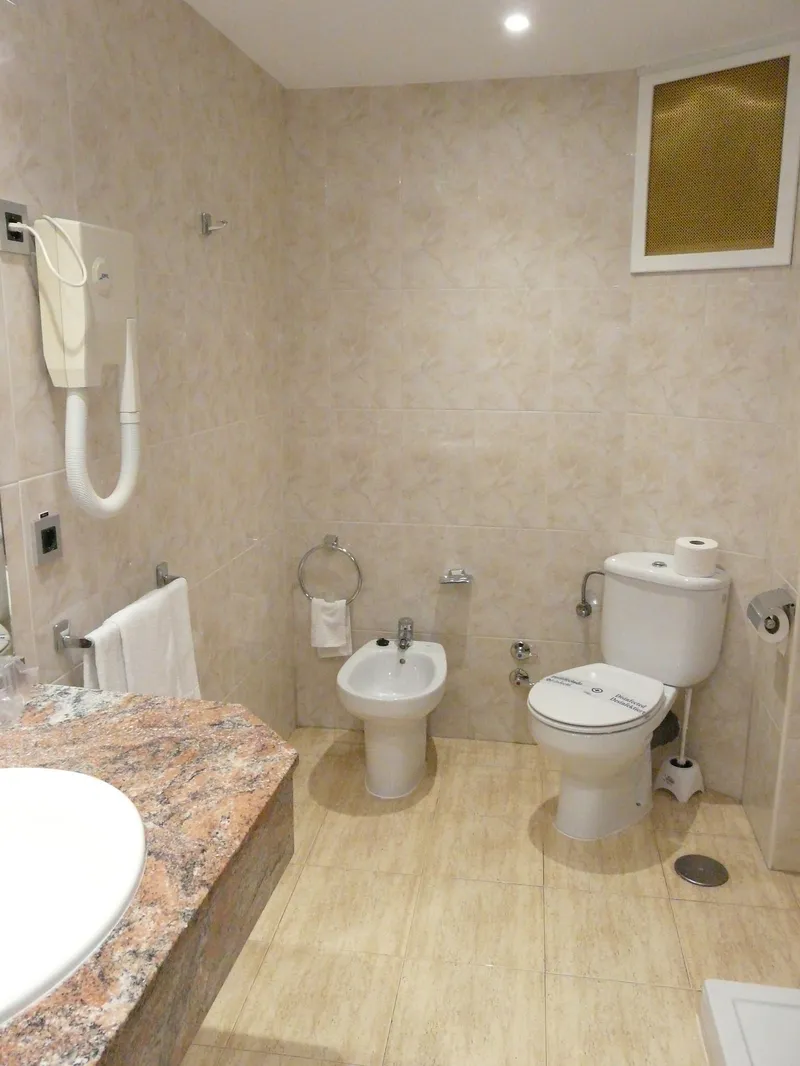 Tanit: Bathroom, Bathroom with toilet, bidet and marble vanity