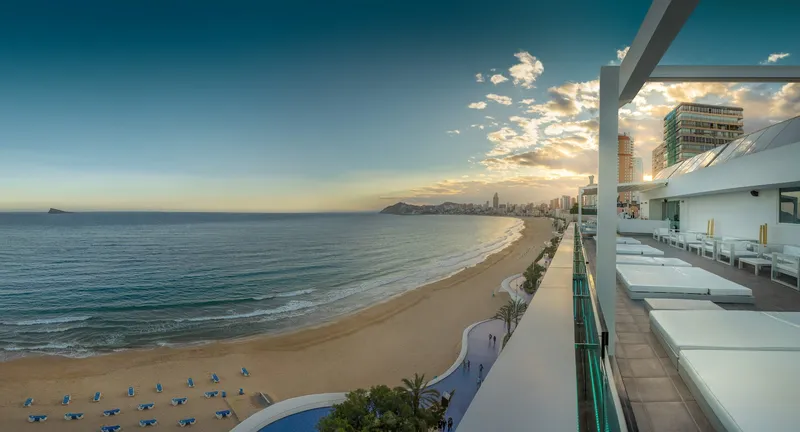 Villa del Mar: Sea view, Beach and seafront from the terrace at sunset
