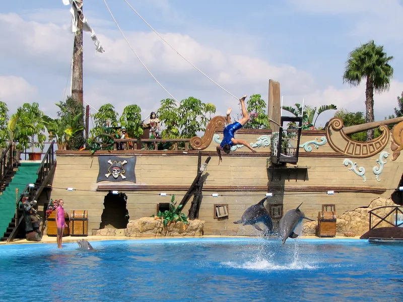 The pirate-ship pool: Sit in the first rows and you will get splashed